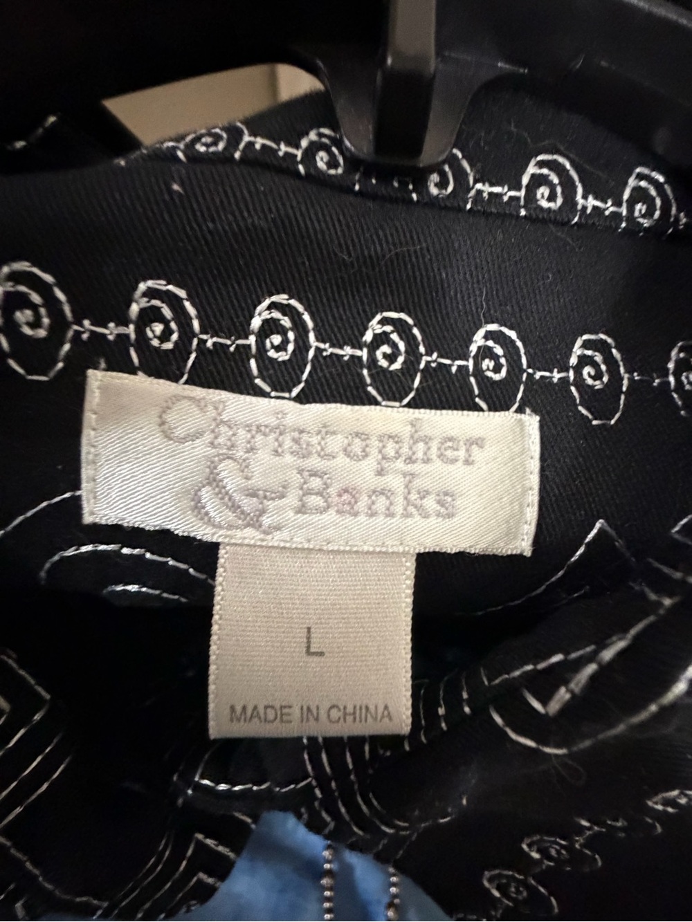 Black Geometric Pattern Embroidered Button-Up Jacket - Picture 3 of 3